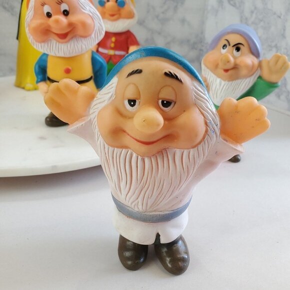 VINTAGE Snow White Seven Dwarfs Set Rubber Squeaky Toys Figure Made In Hong Kong - Picture 5 of 12